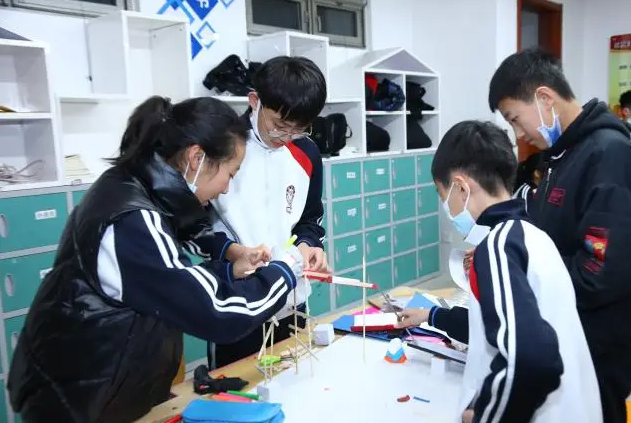向技能转型正式开端试点层次教育为打破职校学生的天花板 向技能转型正式开端试点层次教育为打破职校学生的天花板
